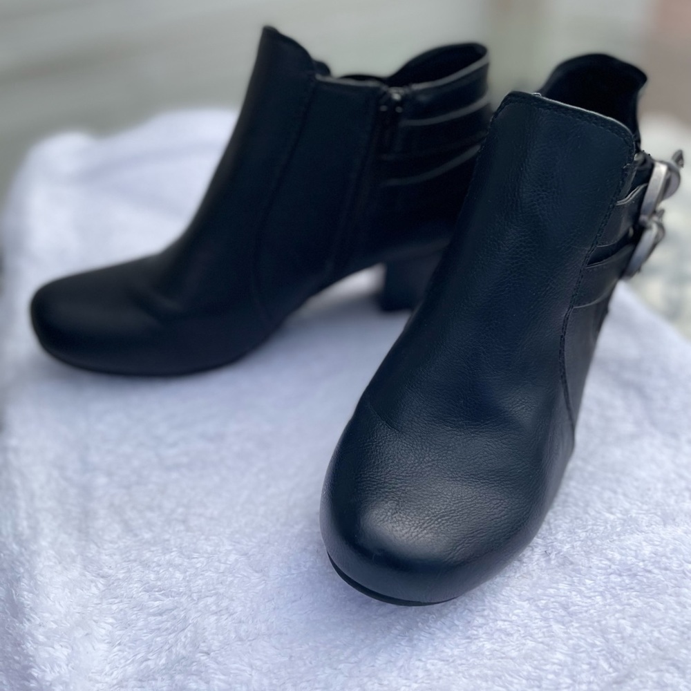 Black bare traps brand 7.5